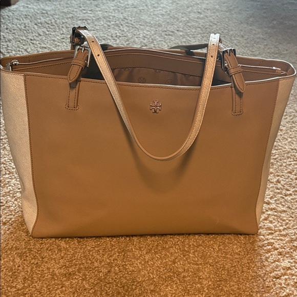 Tory Burch 'York' Buckle Tote Bag made of Saffiano leather Color: Gray & Silver - Picture 12 of 12